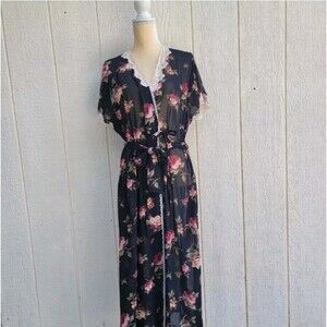 Christian Dior Vintage Dressing Bath Robe Sz M Floral lace detail short sleeve